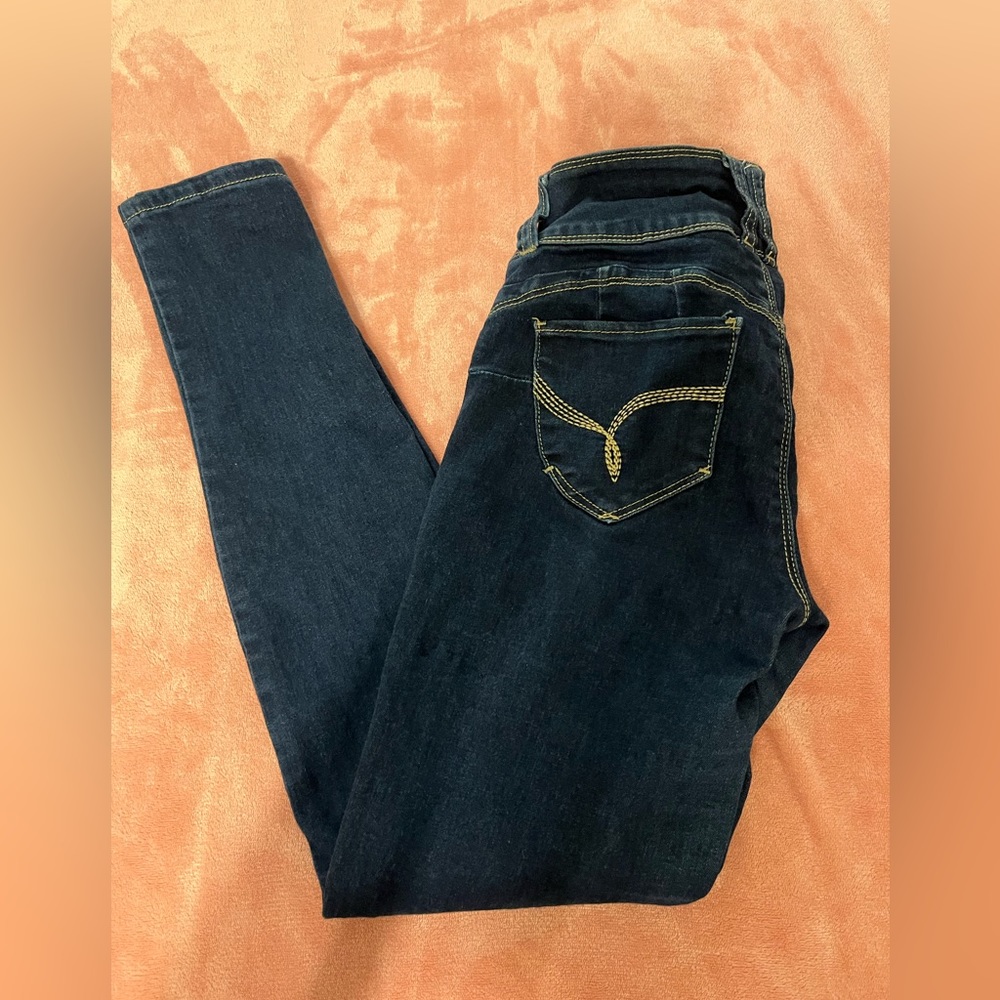 Mid-rise Skinny Jeans (no holes)